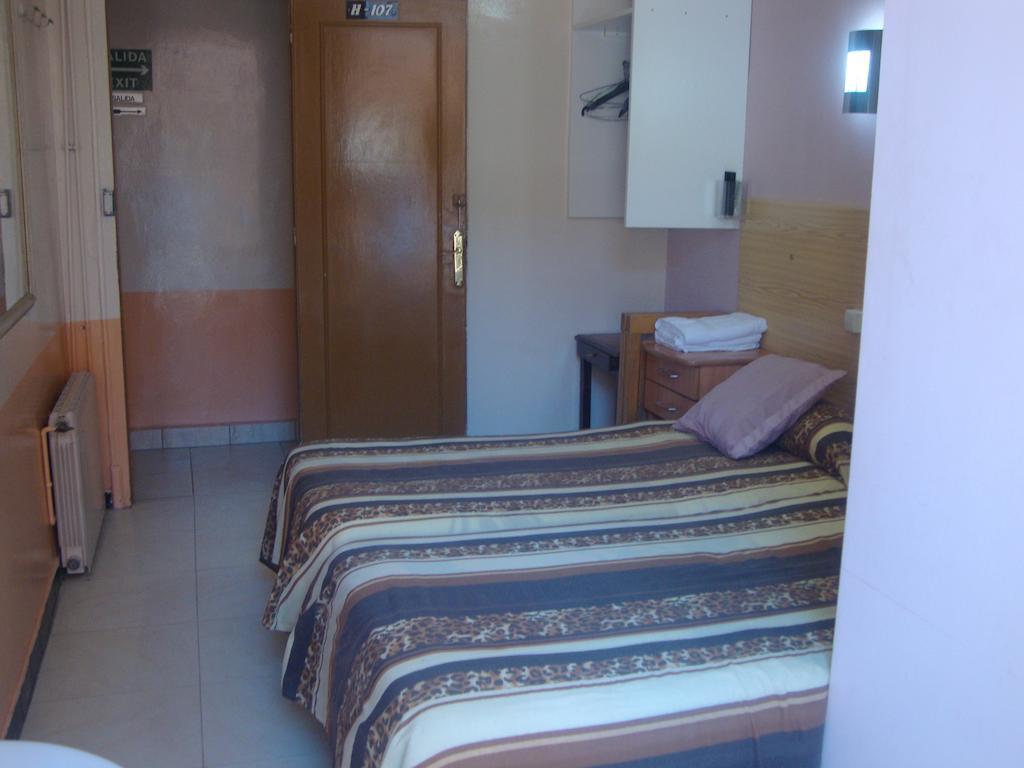 Hostel Turisol Barcelona Room photo